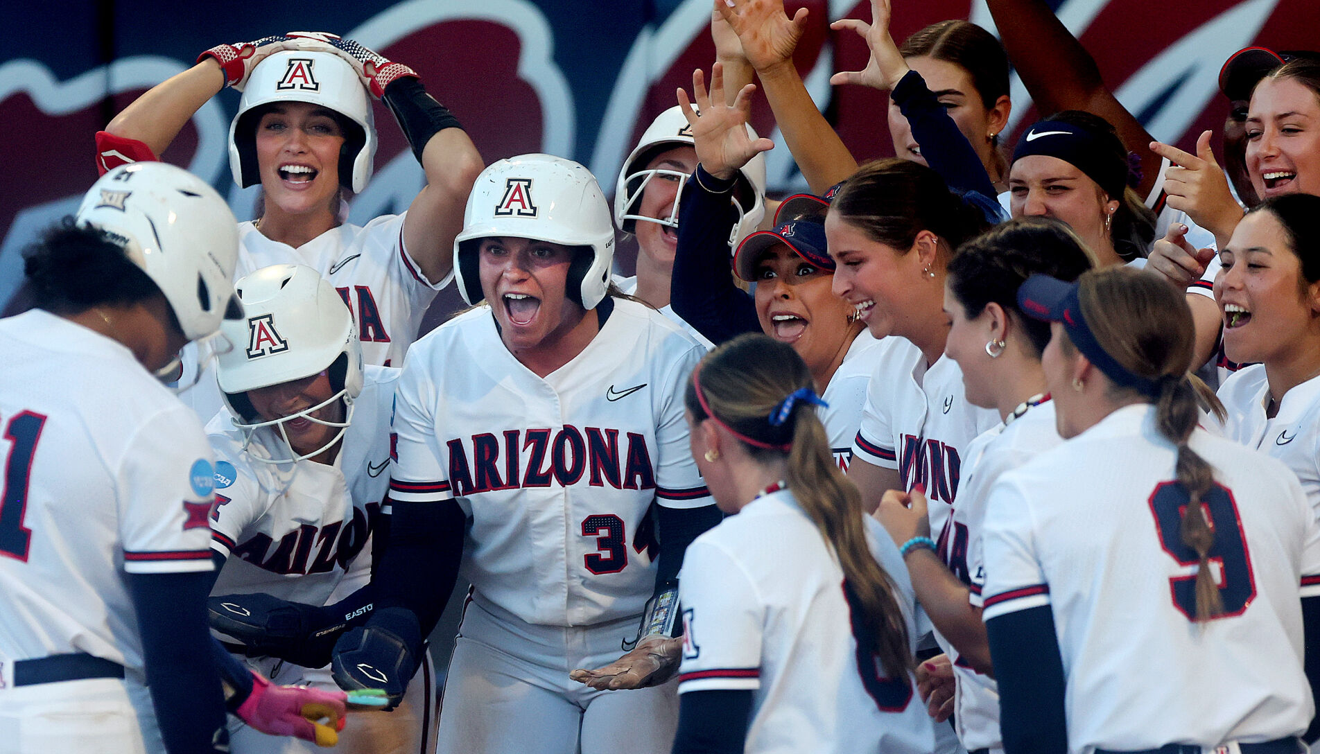 ÃÛèÖÖ±²¥ softball vs. Santa Clara, NCAA regionals